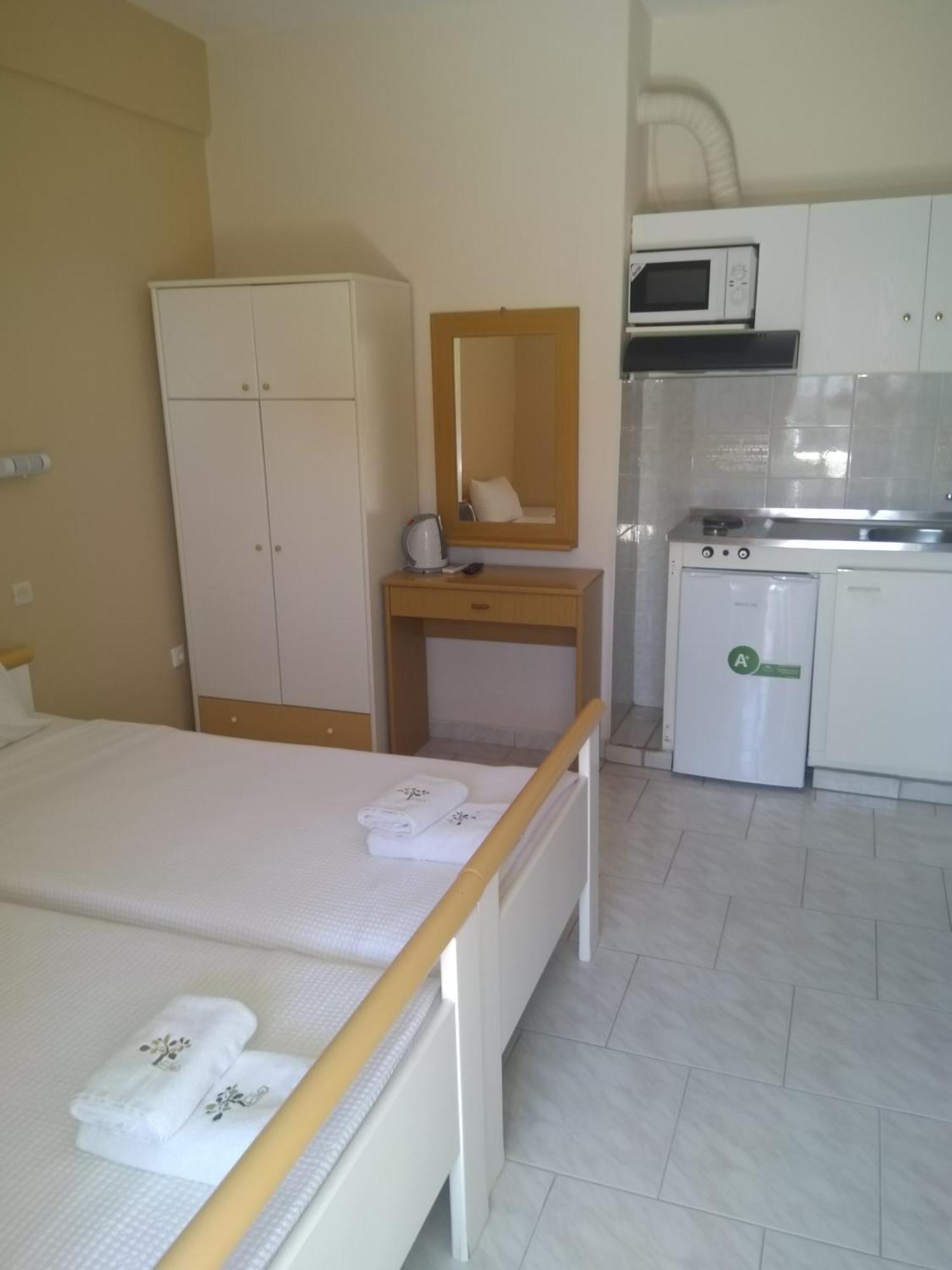 Seaside Studios Paralia Dionysiou Ngoại thất bức ảnh