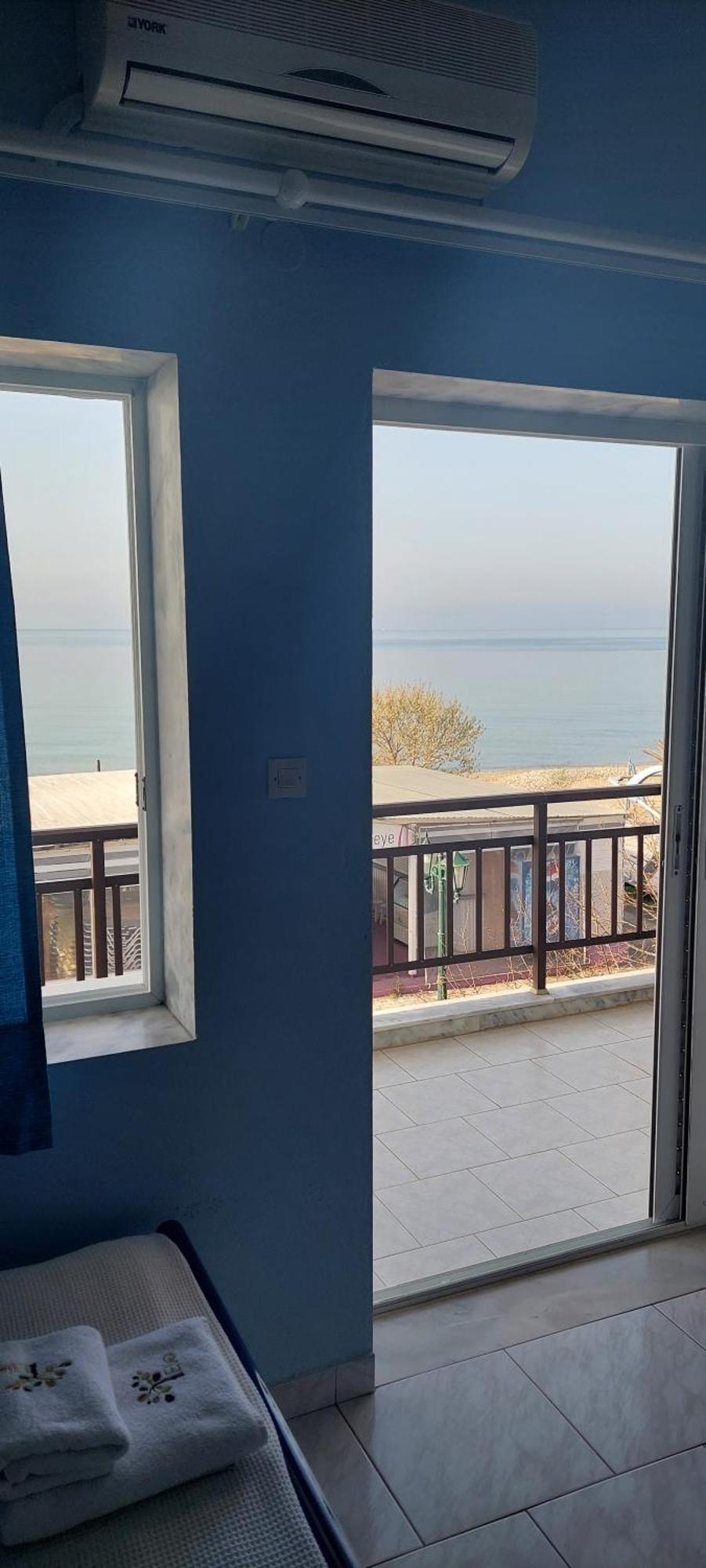 Seaside Studios Paralia Dionysiou Ngoại thất bức ảnh